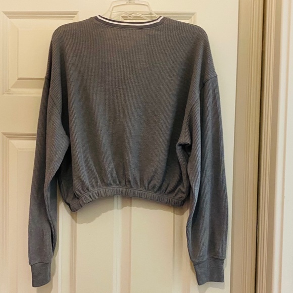 Hollister Womens XS Gray Cropped Boyfriend T-Shirt - Picture 2 of 2